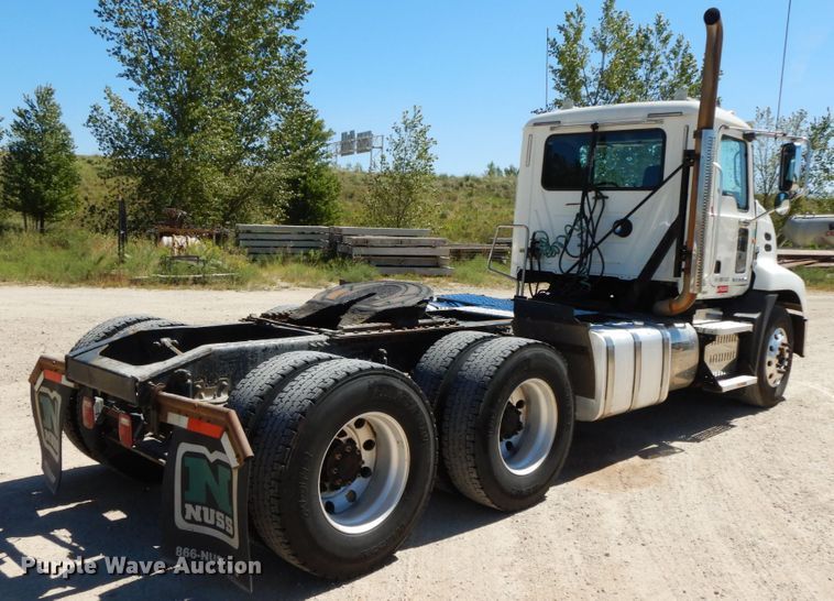 image for item HJ9614 2011 Mack CXU613  semi truck