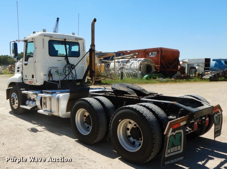 image for item HJ9614 2011 Mack CXU613  semi truck