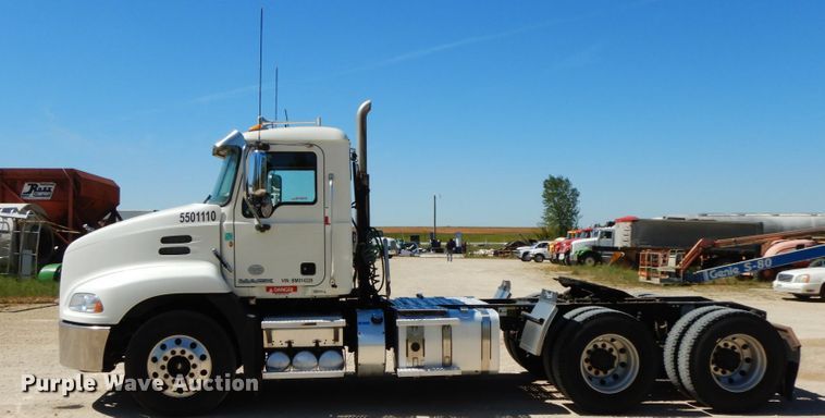 image for item HJ9614 2011 Mack CXU613  semi truck