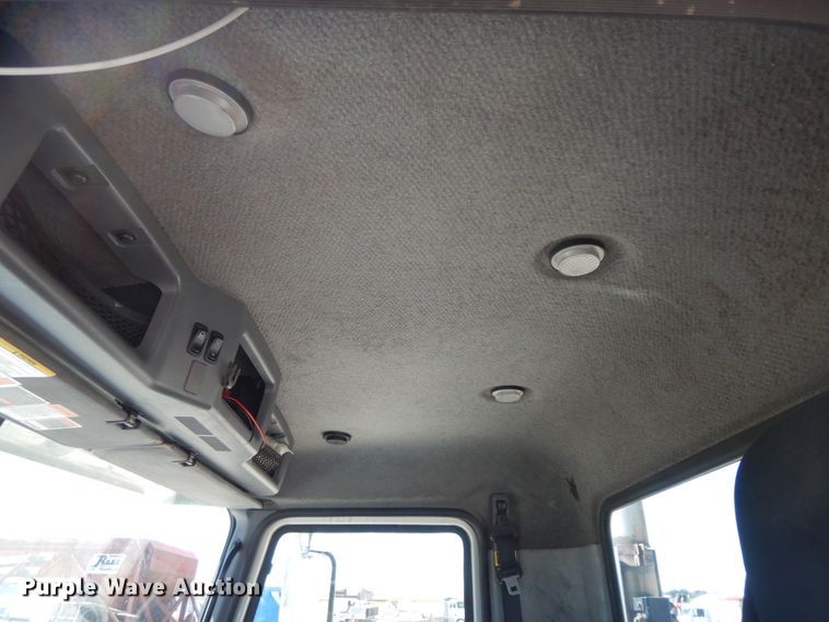 image for item HJ9614 2011 Mack CXU613  semi truck