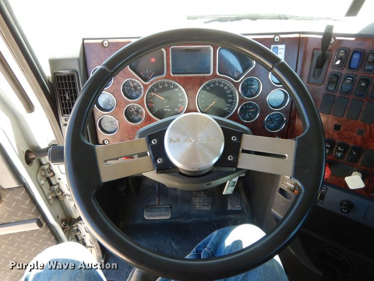 image for item HJ9614 2011 Mack CXU613  semi truck