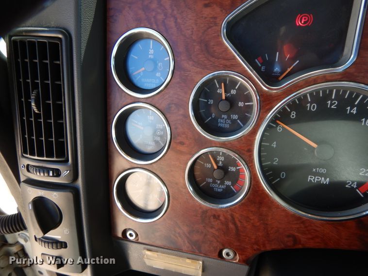 image for item HJ9614 2011 Mack CXU613  semi truck