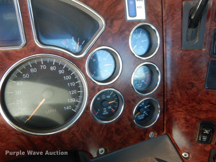 image for item HJ9614 2011 Mack CXU613  semi truck