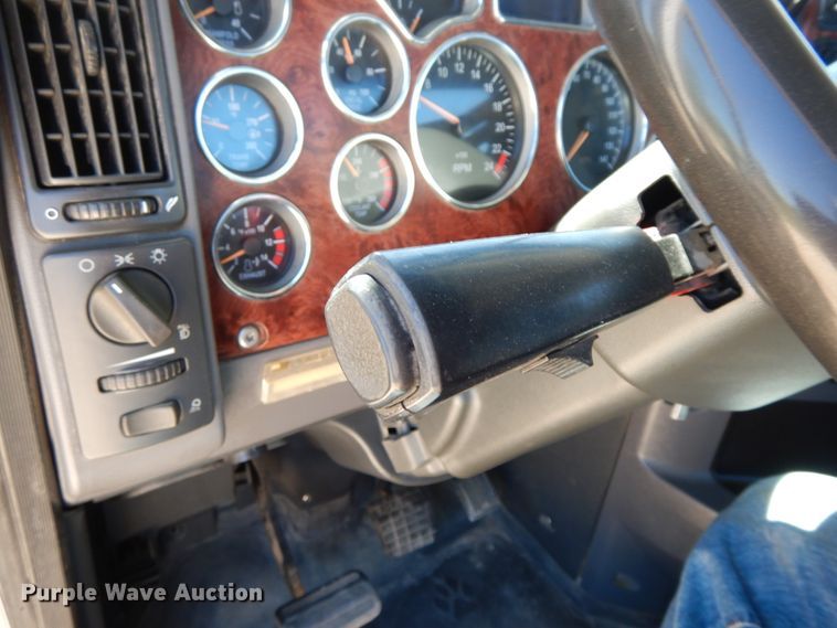 image for item HJ9614 2011 Mack CXU613  semi truck