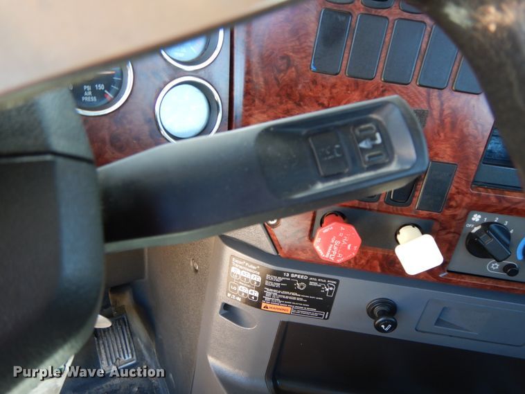 image for item HJ9614 2011 Mack CXU613  semi truck