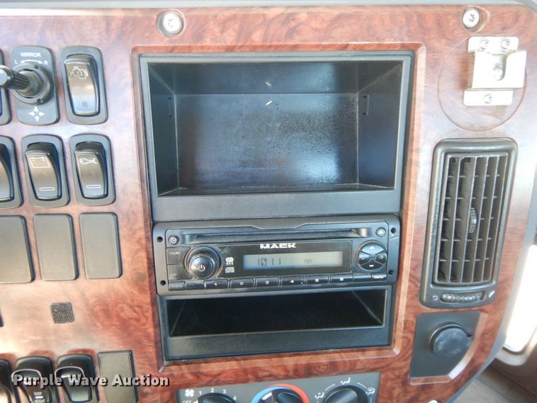 image for item HJ9614 2011 Mack CXU613  semi truck