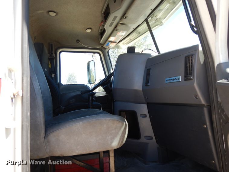 image for item HJ9614 2011 Mack CXU613  semi truck