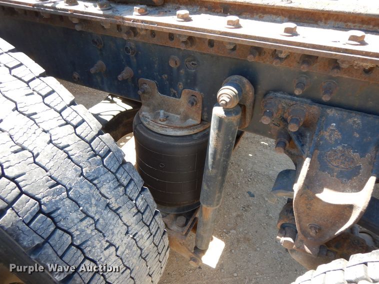 image for item HJ9614 2011 Mack CXU613  semi truck