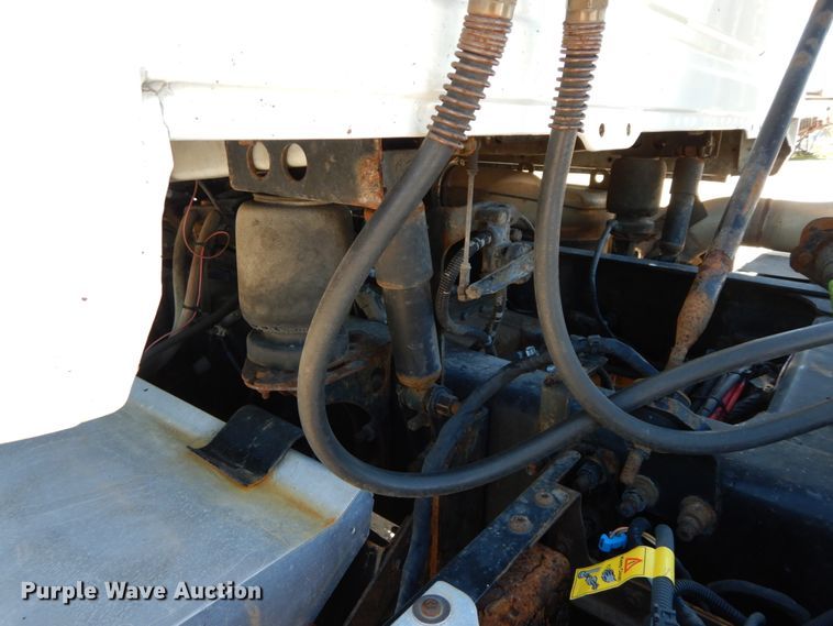 image for item HJ9614 2011 Mack CXU613  semi truck