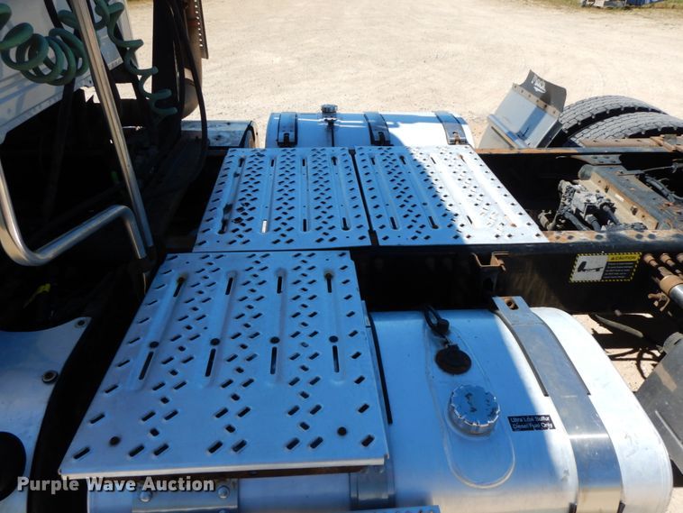 image for item HJ9614 2011 Mack CXU613  semi truck