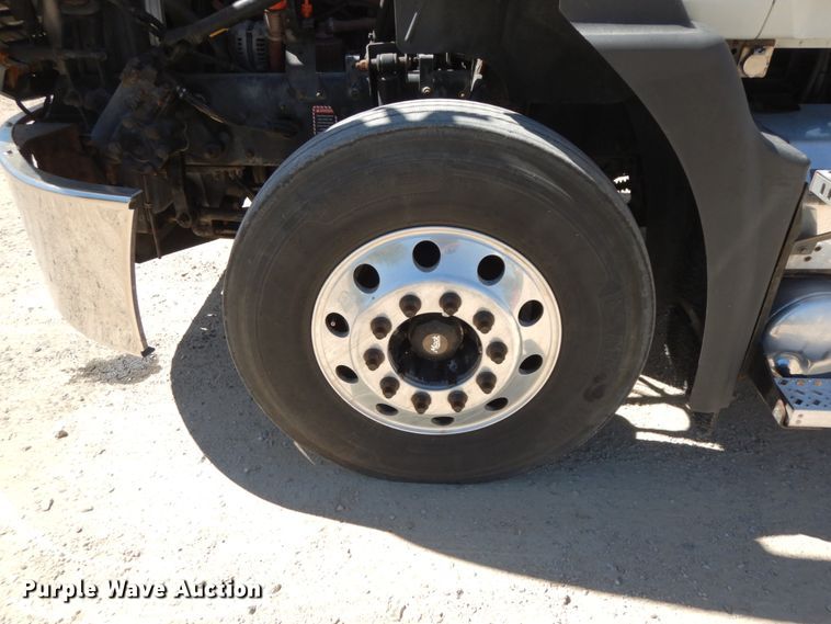 image for item HJ9614 2011 Mack CXU613  semi truck