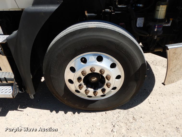 image for item HJ9614 2011 Mack CXU613  semi truck