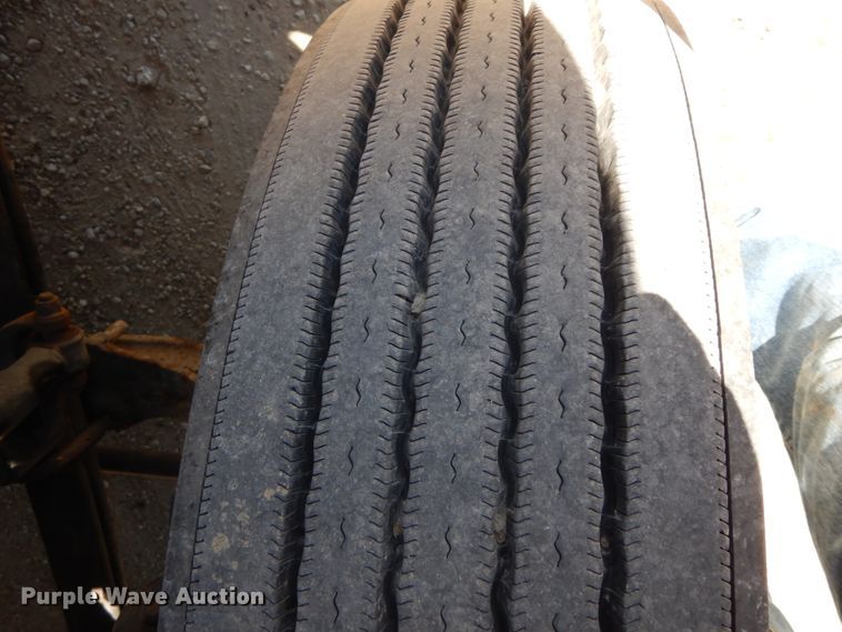 image for item HJ9614 2011 Mack CXU613  semi truck