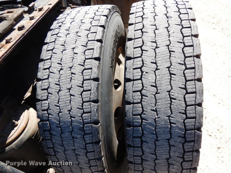 image for item HJ9614 2011 Mack CXU613  semi truck