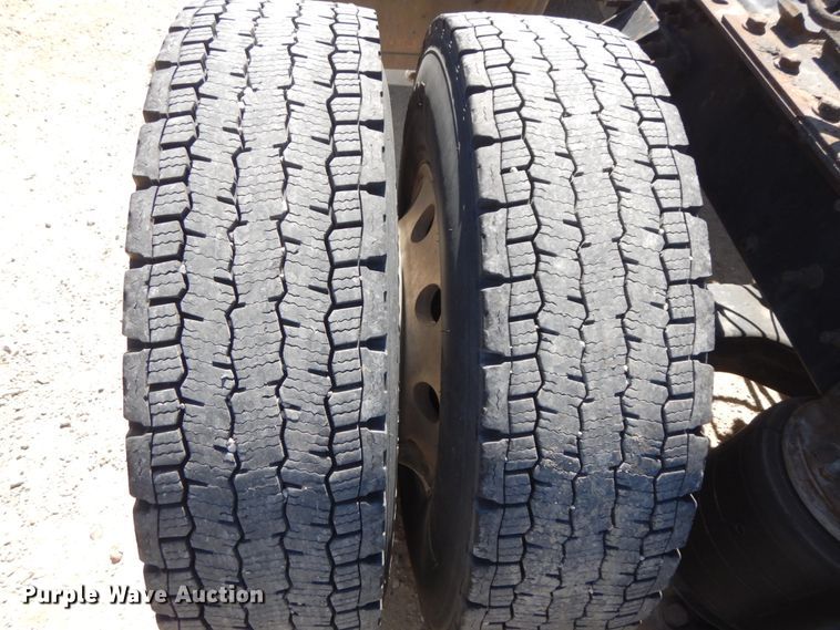 image for item HJ9614 2011 Mack CXU613  semi truck