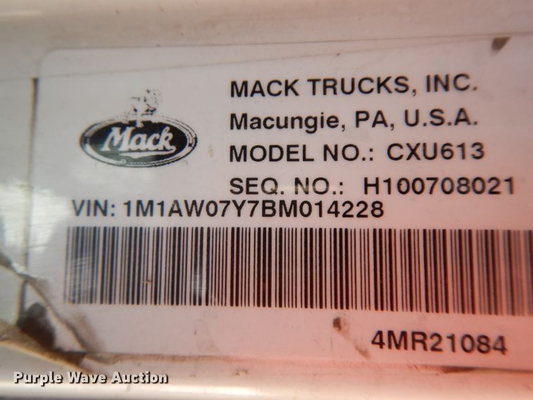 image for item HJ9614 2011 Mack CXU613  semi truck