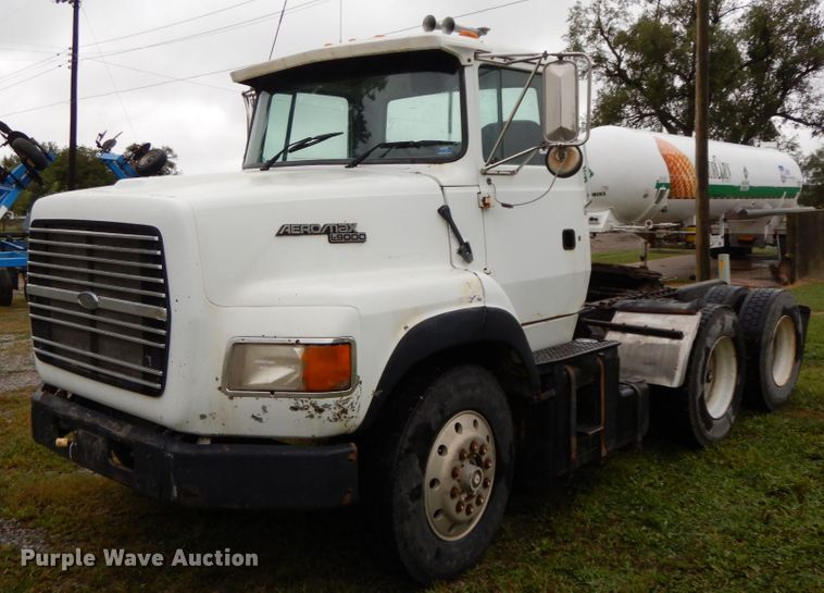 image for item HJ9632 1995 Ford L9000 AeroMax  semi truck