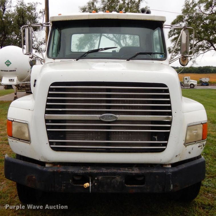 image for item HJ9632 1995 Ford L9000 AeroMax  semi truck