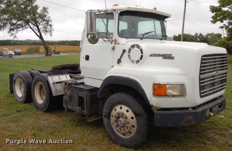 image for item HJ9632 1995 Ford L9000 AeroMax  semi truck