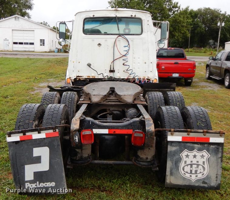 image for item HJ9632 1995 Ford L9000 AeroMax  semi truck