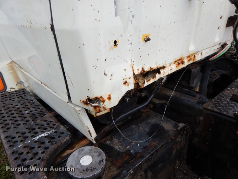 image for item HJ9632 1995 Ford L9000 AeroMax  semi truck