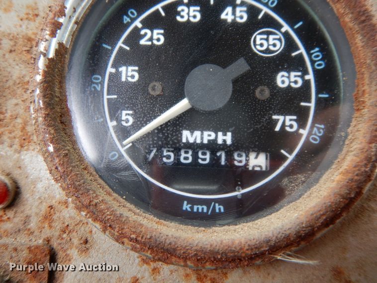 image for item HJ9632 1995 Ford L9000 AeroMax  semi truck