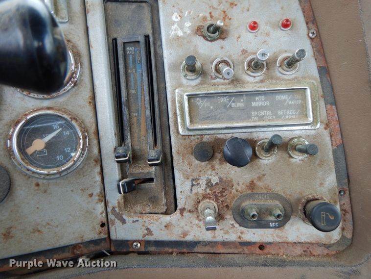 image for item HJ9632 1995 Ford L9000 AeroMax  semi truck