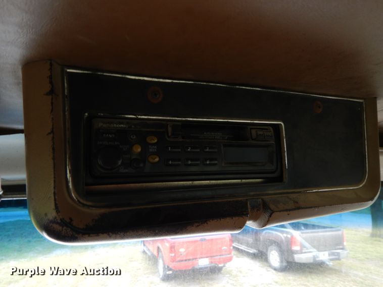 image for item HJ9632 1995 Ford L9000 AeroMax  semi truck