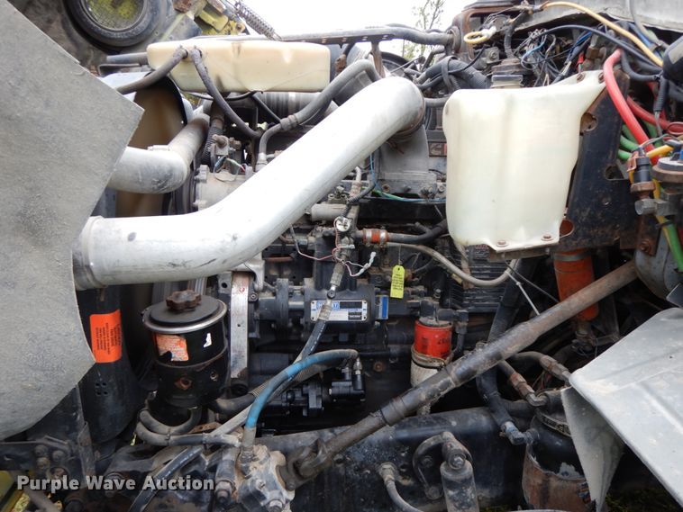 image for item HJ9632 1995 Ford L9000 AeroMax  semi truck