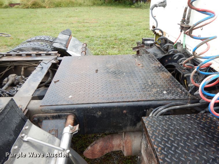 image for item HJ9632 1995 Ford L9000 AeroMax  semi truck