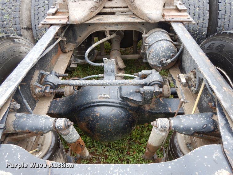 image for item HJ9632 1995 Ford L9000 AeroMax  semi truck