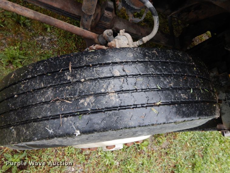 image for item HJ9632 1995 Ford L9000 AeroMax  semi truck