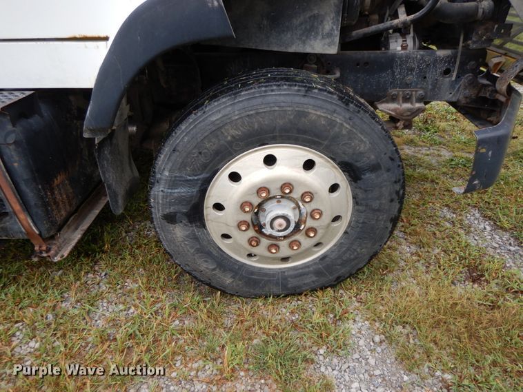 image for item HJ9632 1995 Ford L9000 AeroMax  semi truck