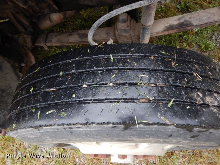 image for item HJ9632 1995 Ford L9000 AeroMax  semi truck