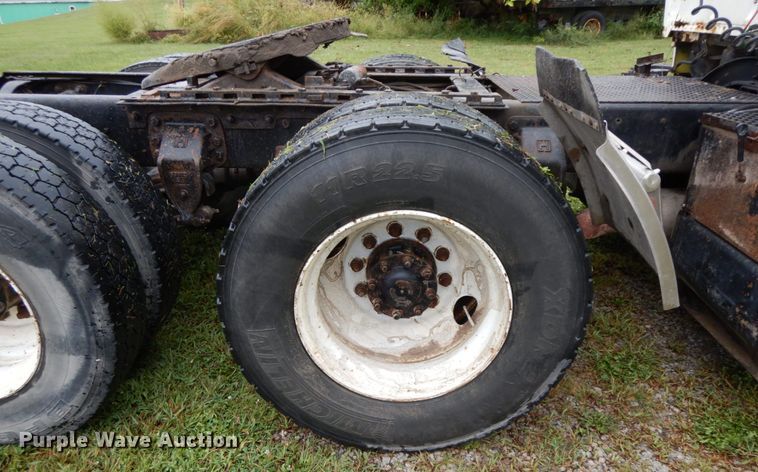 image for item HJ9632 1995 Ford L9000 AeroMax  semi truck