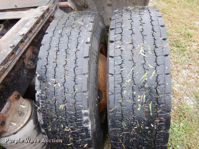 image for item HJ9632 1995 Ford L9000 AeroMax  semi truck