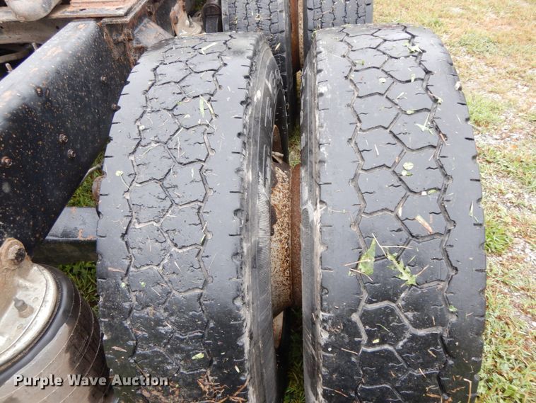 image for item HJ9632 1995 Ford L9000 AeroMax  semi truck