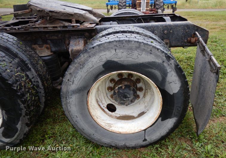 image for item HJ9632 1995 Ford L9000 AeroMax  semi truck