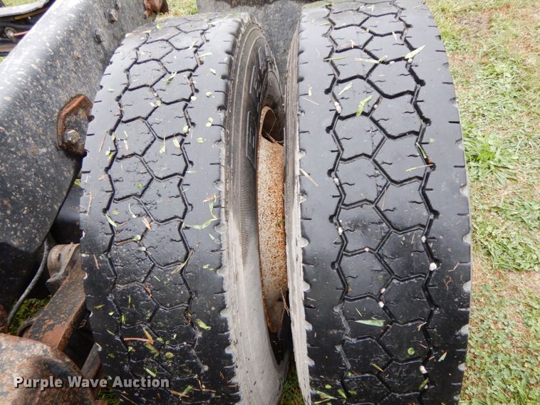 image for item HJ9632 1995 Ford L9000 AeroMax  semi truck