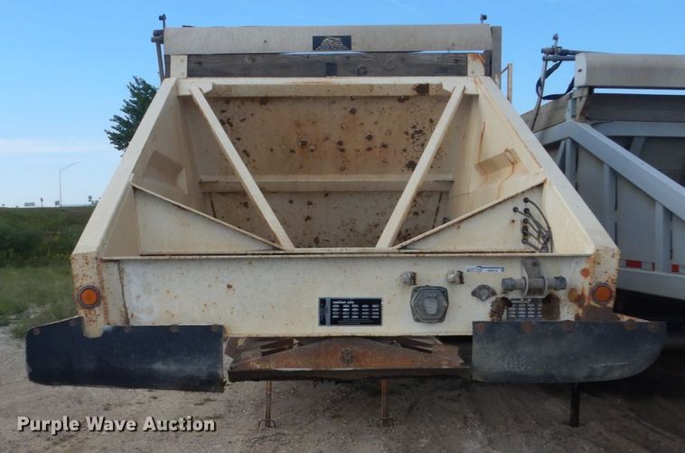 image for item HP9775 1994 Corn Belt S-422 bottom dump trailer