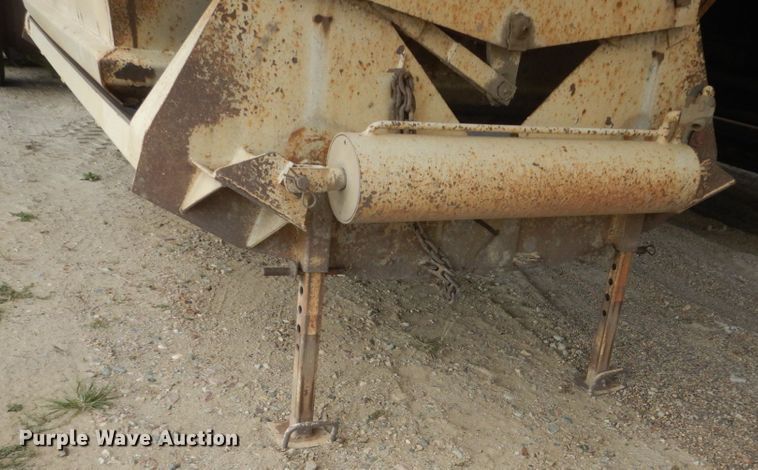 image for item HP9775 1994 Corn Belt S-422 bottom dump trailer