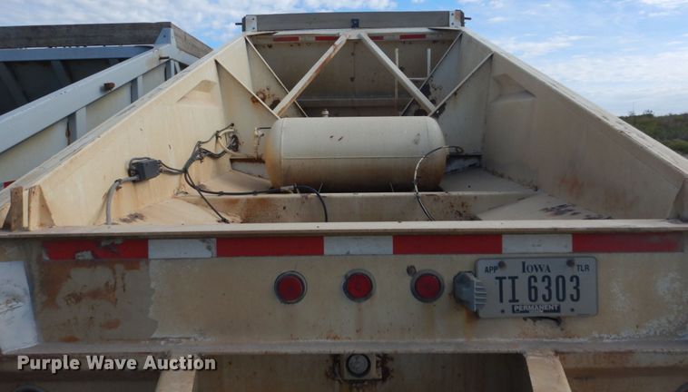 image for item HP9775 1994 Corn Belt S-422 bottom dump trailer