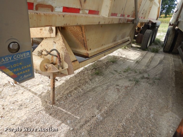 image for item HP9775 1994 Corn Belt S-422 bottom dump trailer