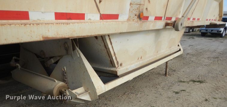 image for item HP9775 1994 Corn Belt S-422 bottom dump trailer