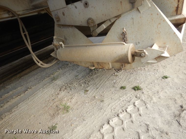 image for item HP9775 1994 Corn Belt S-422 bottom dump trailer