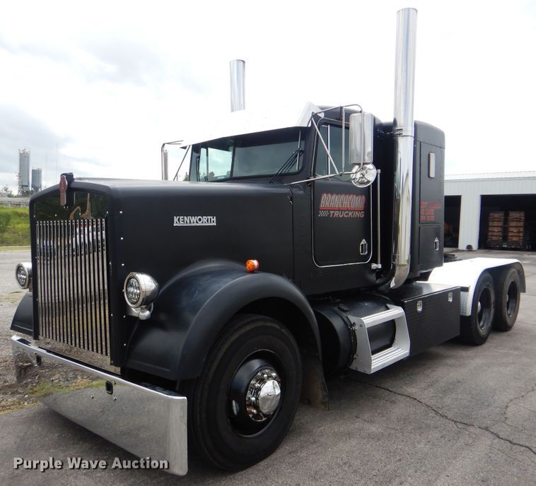image for item HY9488 1986 Kenworth W900B  semi truck