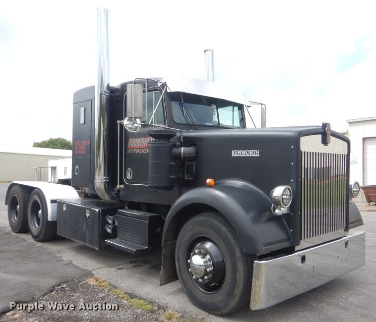 image for item HY9488 1986 Kenworth W900B  semi truck