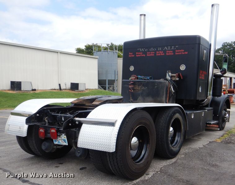 image for item HY9488 1986 Kenworth W900B  semi truck