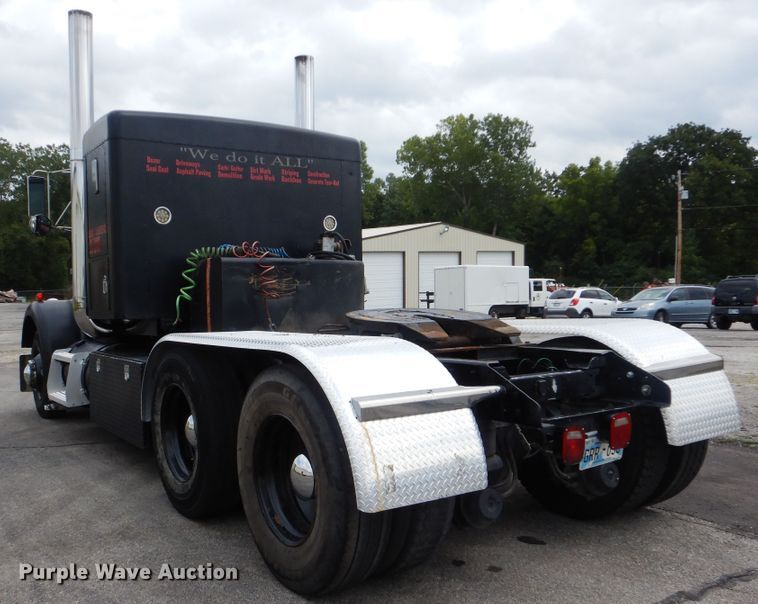 image for item HY9488 1986 Kenworth W900B  semi truck