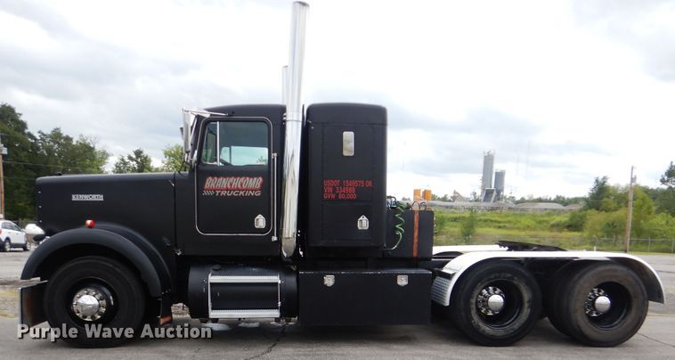 image for item HY9488 1986 Kenworth W900B  semi truck